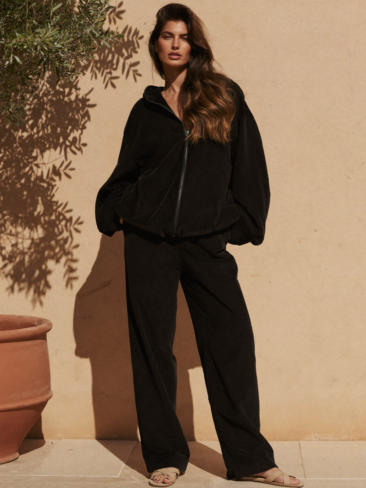 Conjunto Pana "Paula" · Sobrecamisa con Capucha en color Negro