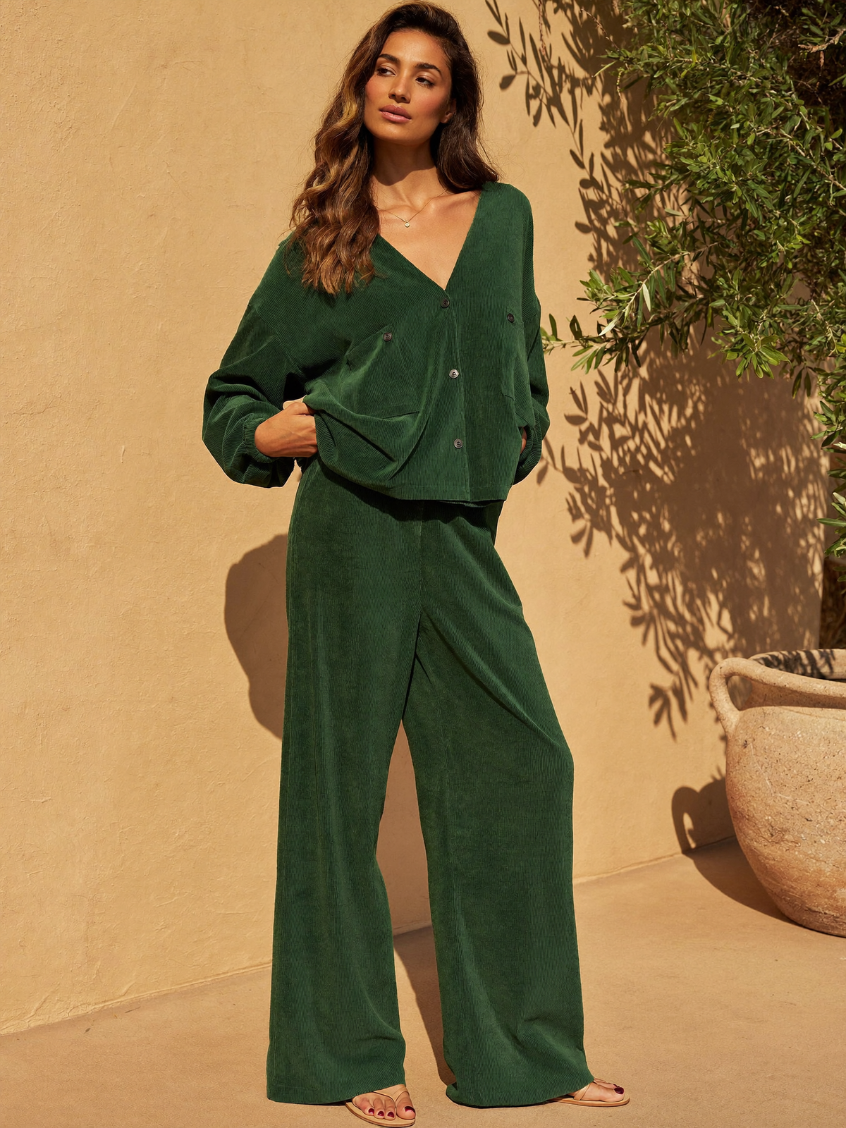 Conjunto Pana "Lucía" · Escote en V en color Verde Esmeralda
