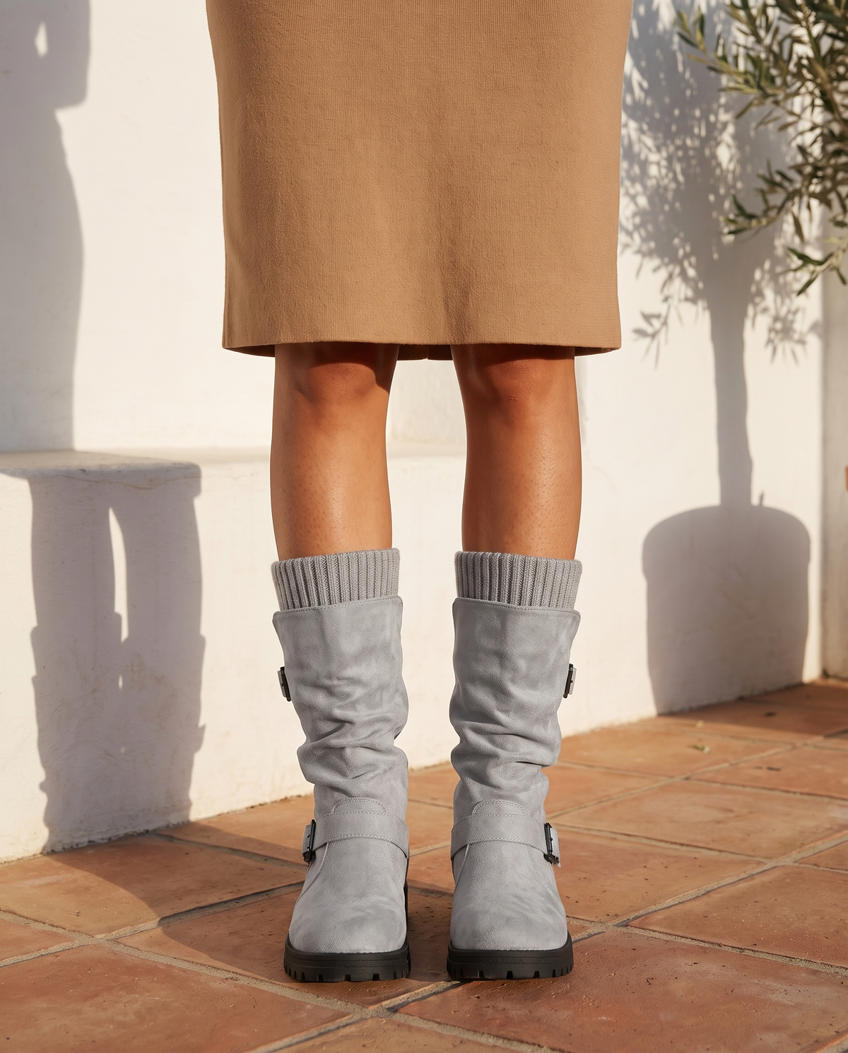 Botas Alma en gris, puno de punto y suela negra de goma